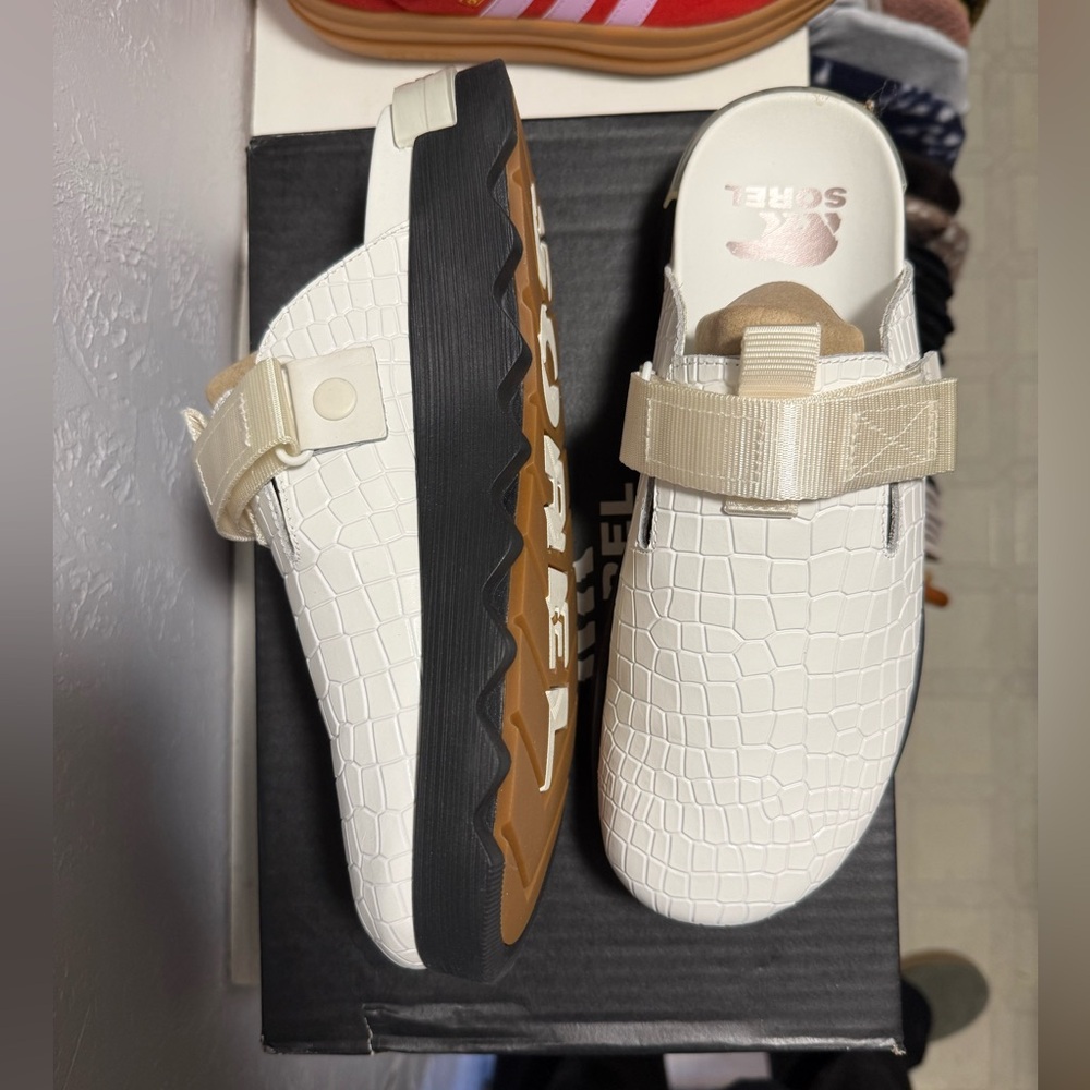Sorel White Vibe clog